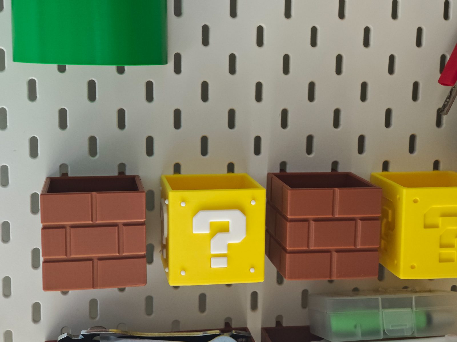 #1 IKEA_Skadis_Mario_Question_mark_box — vue 4