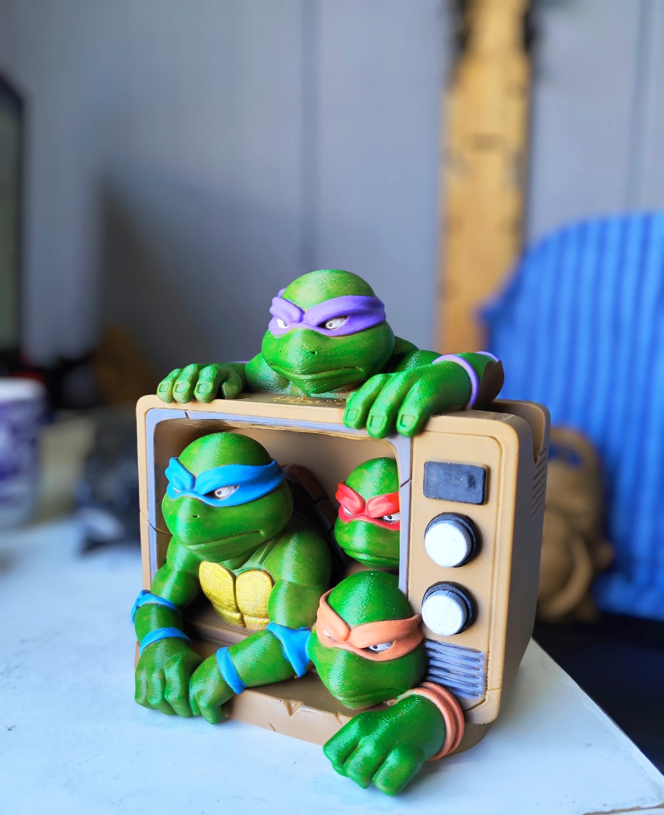 #1 Teenage Mutant Ninja Pen Holder – Retro TV Style — vue 3