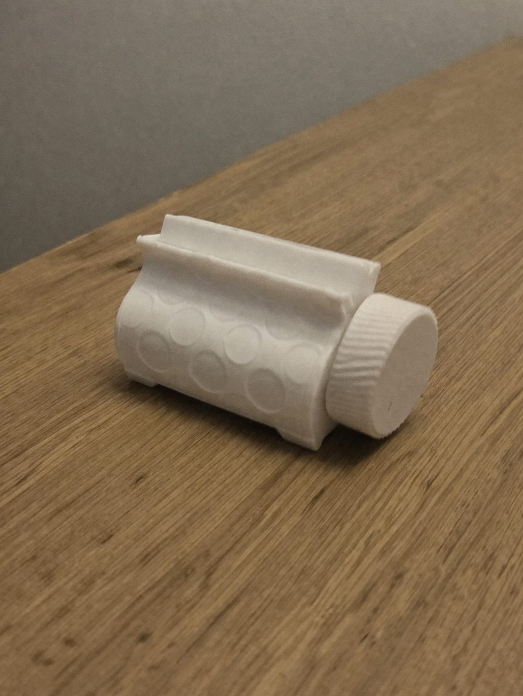 #6 Toothpaste Squeezer- External Gear — vue 5
