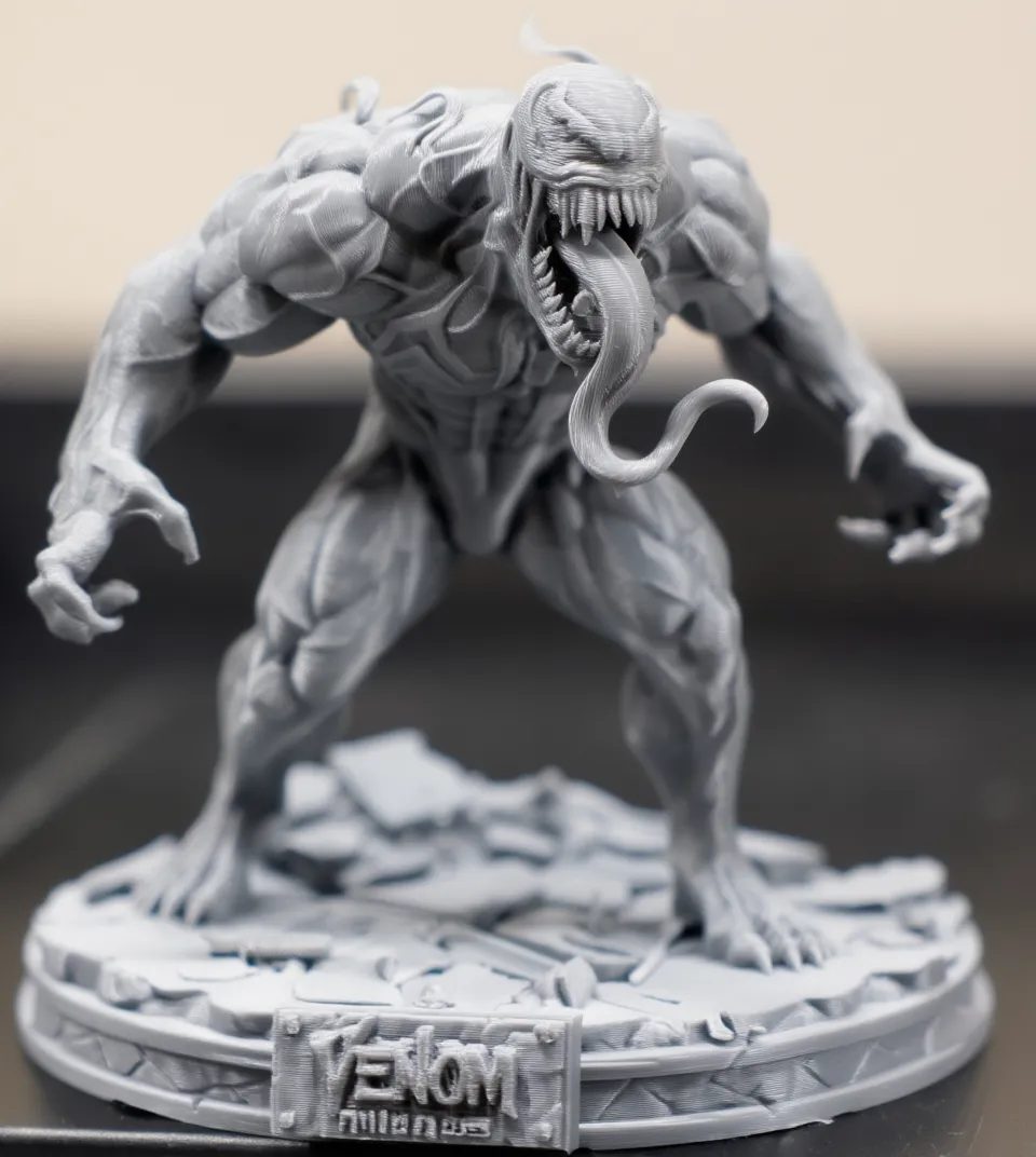 #10 VENOM EL SIMBIONTE — vue 3