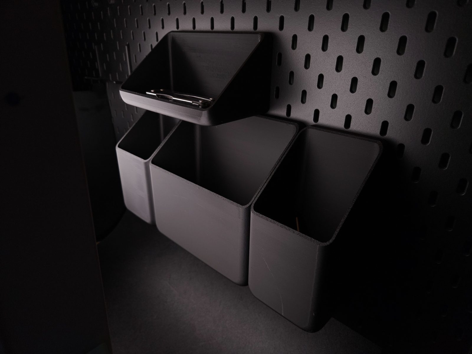 #11 Large Modular SKADIS Bin shelf – no support — vue 1