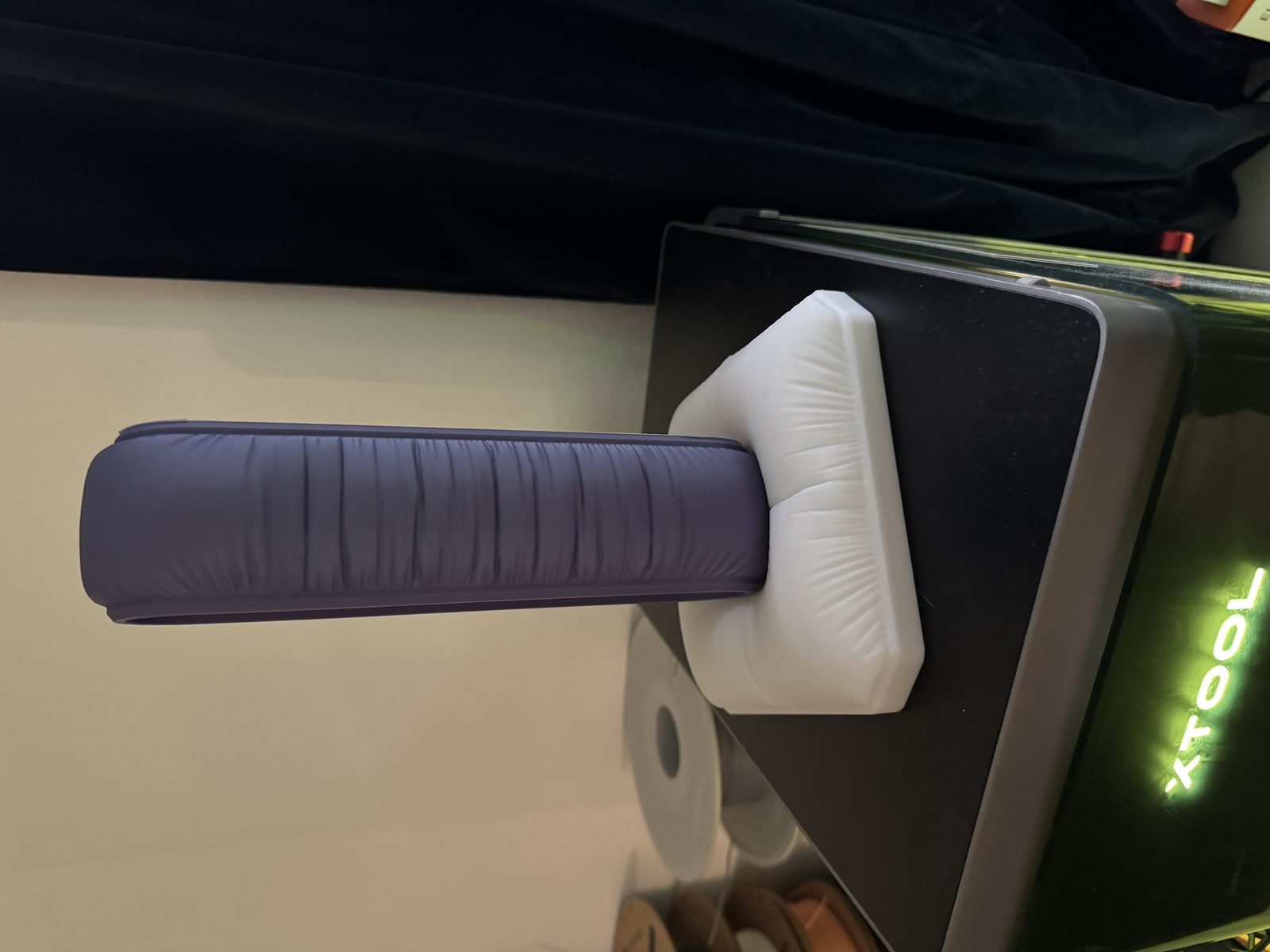 #11 PillowDock – The Softest Resting Place for Headset — vue 11