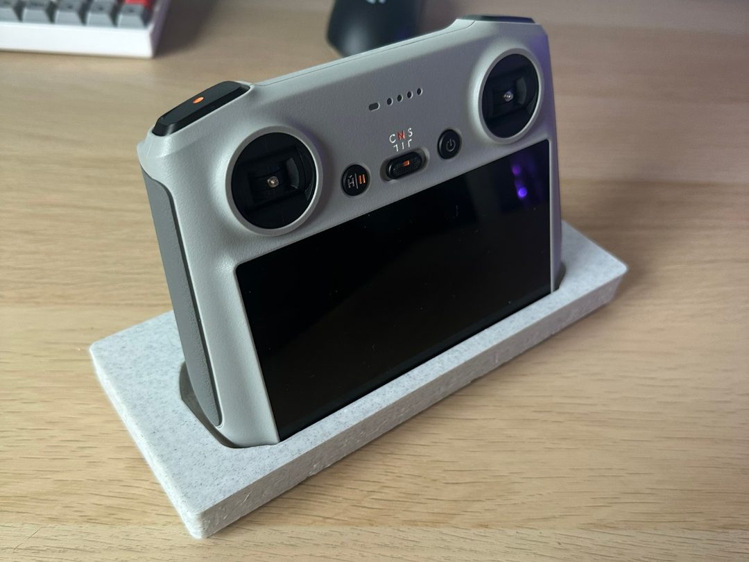 #12 Gridfinity DJI RC — vue 1