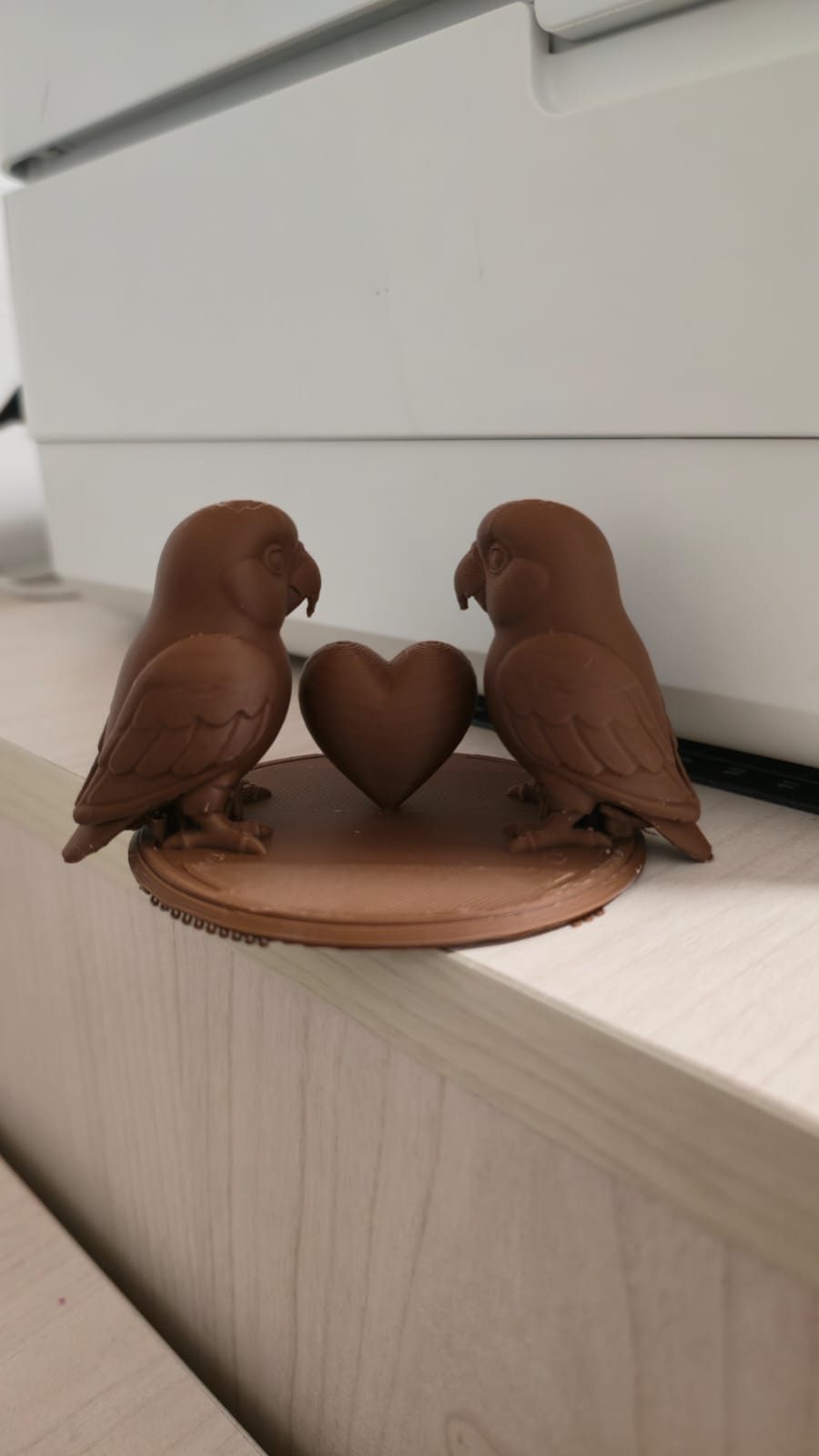 #12 Lovebirds with Heart – Romantic Parrot Duo — vue 3