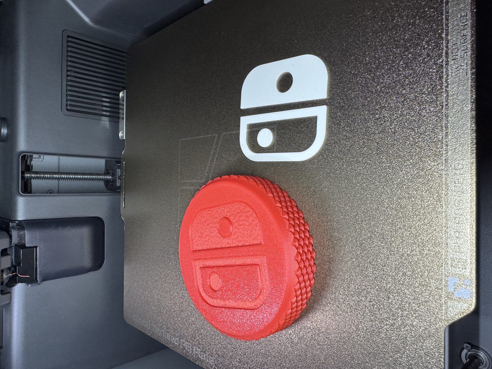 #17 Knurled Nintendo Switch Game Case — vue 2