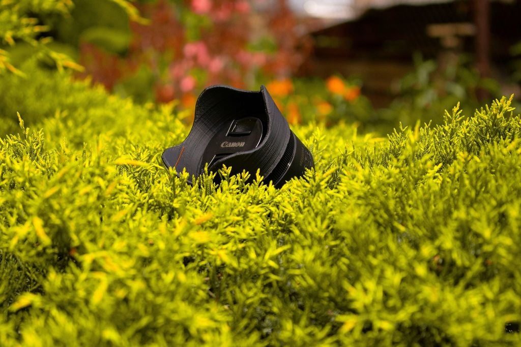 #18 Canon lens hood 50 mm — vue 3