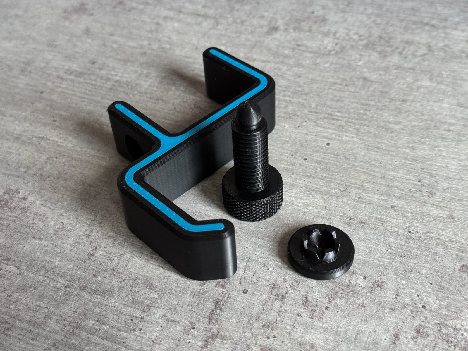 #21 Simple Headphone Hook dual color — vue 4