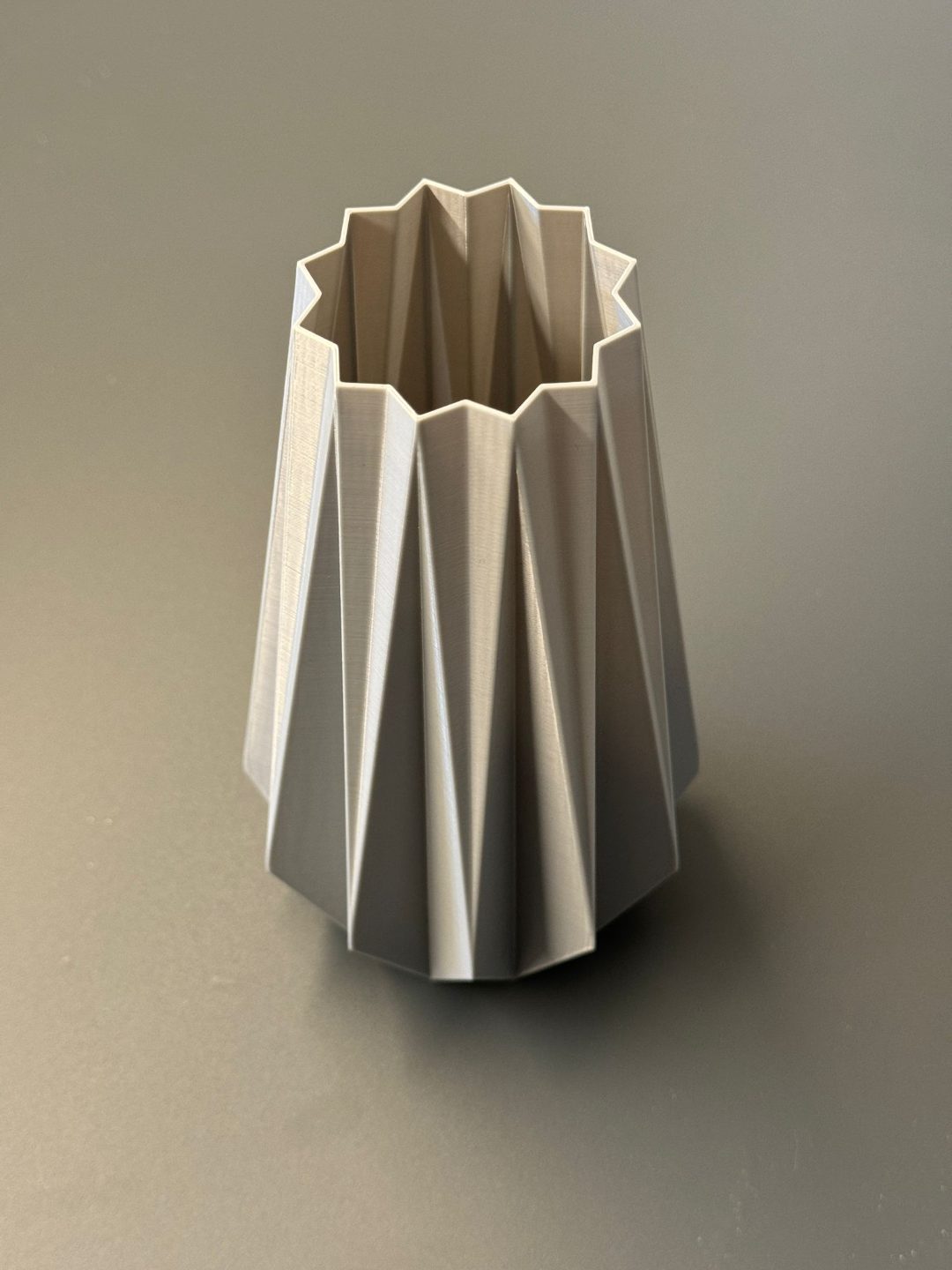 #24 Vase big ribs triangle — vue 14