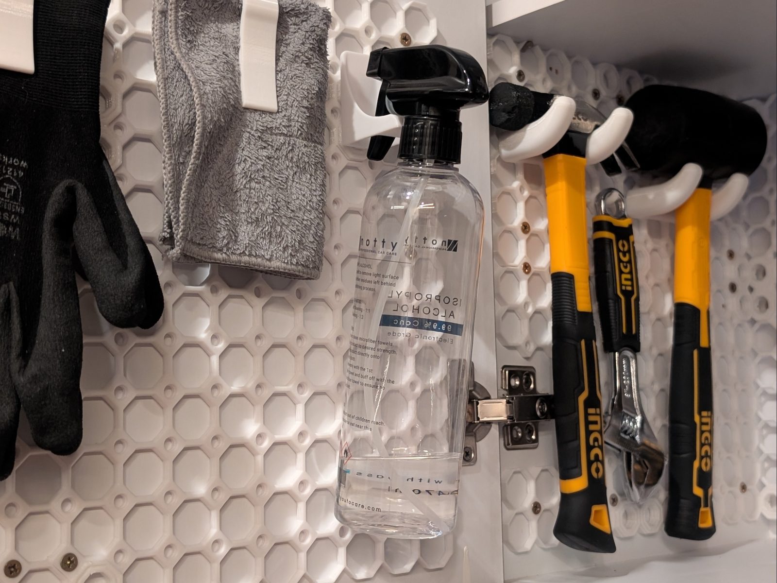 #26 Multiboard Spray Bottle Bolt-Locked Holder — vue 2
