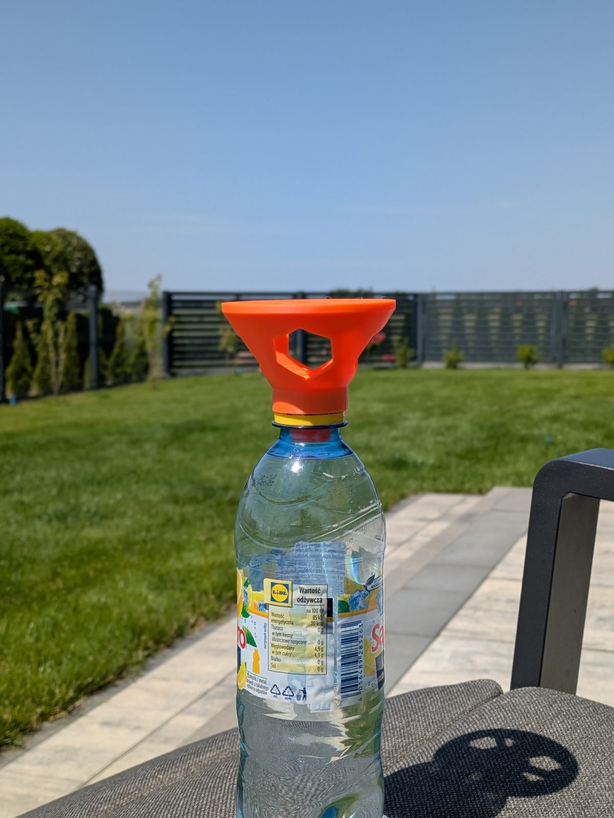 #27 Bottle Wasp Fly Trap Screw-on — vue 3