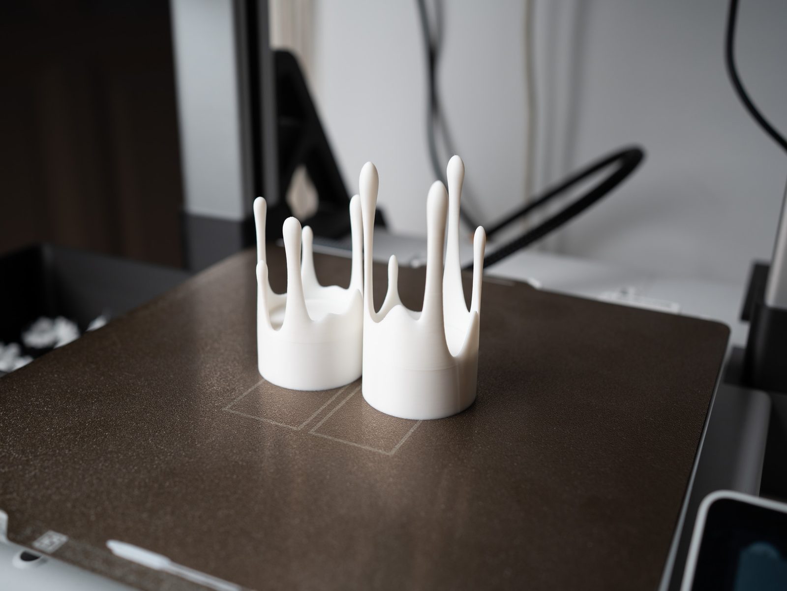#28 Floating dripping candle – LED tealight holder — vue 1