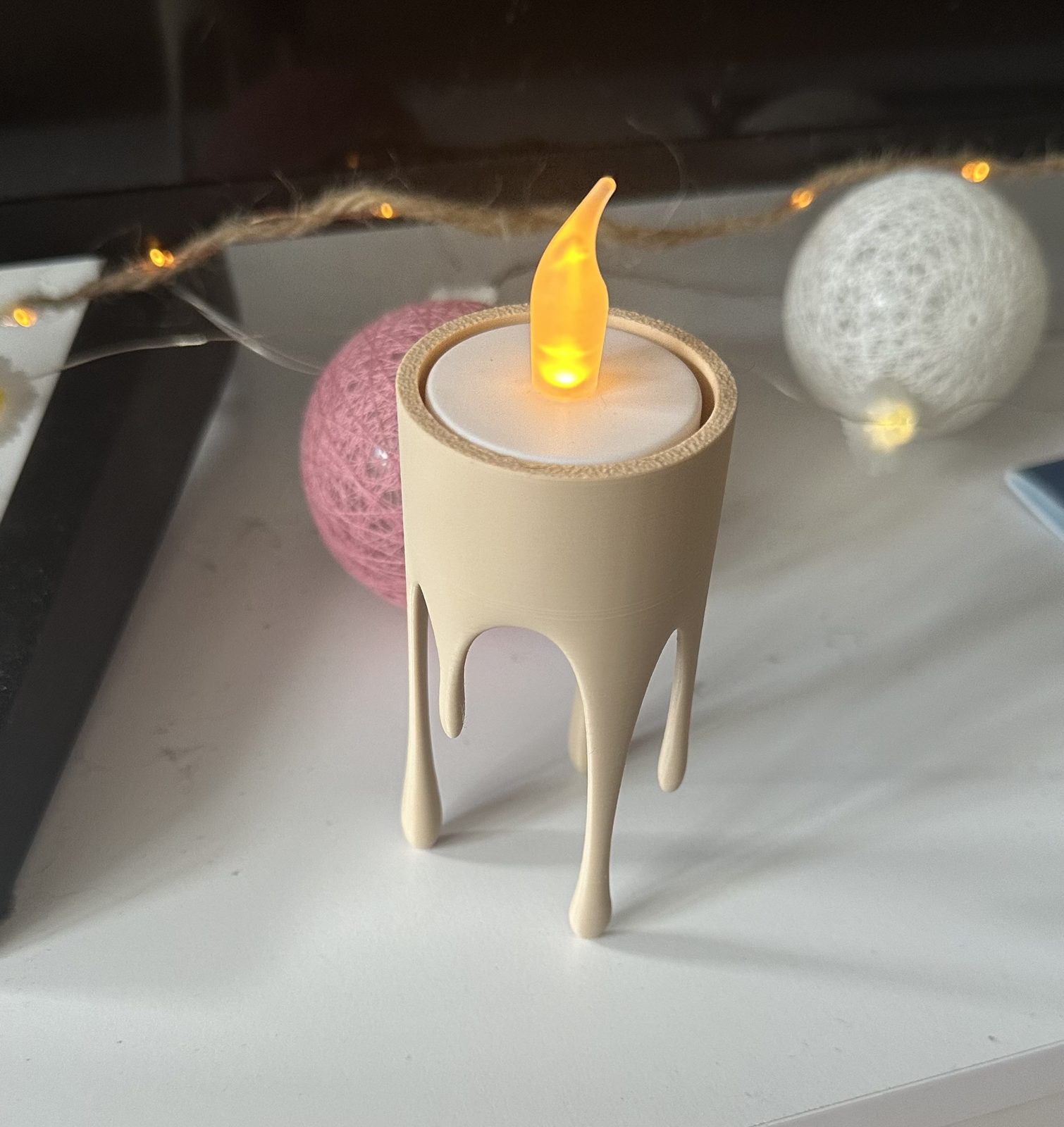 #28 Floating dripping candle – LED tealight holder — vue 8