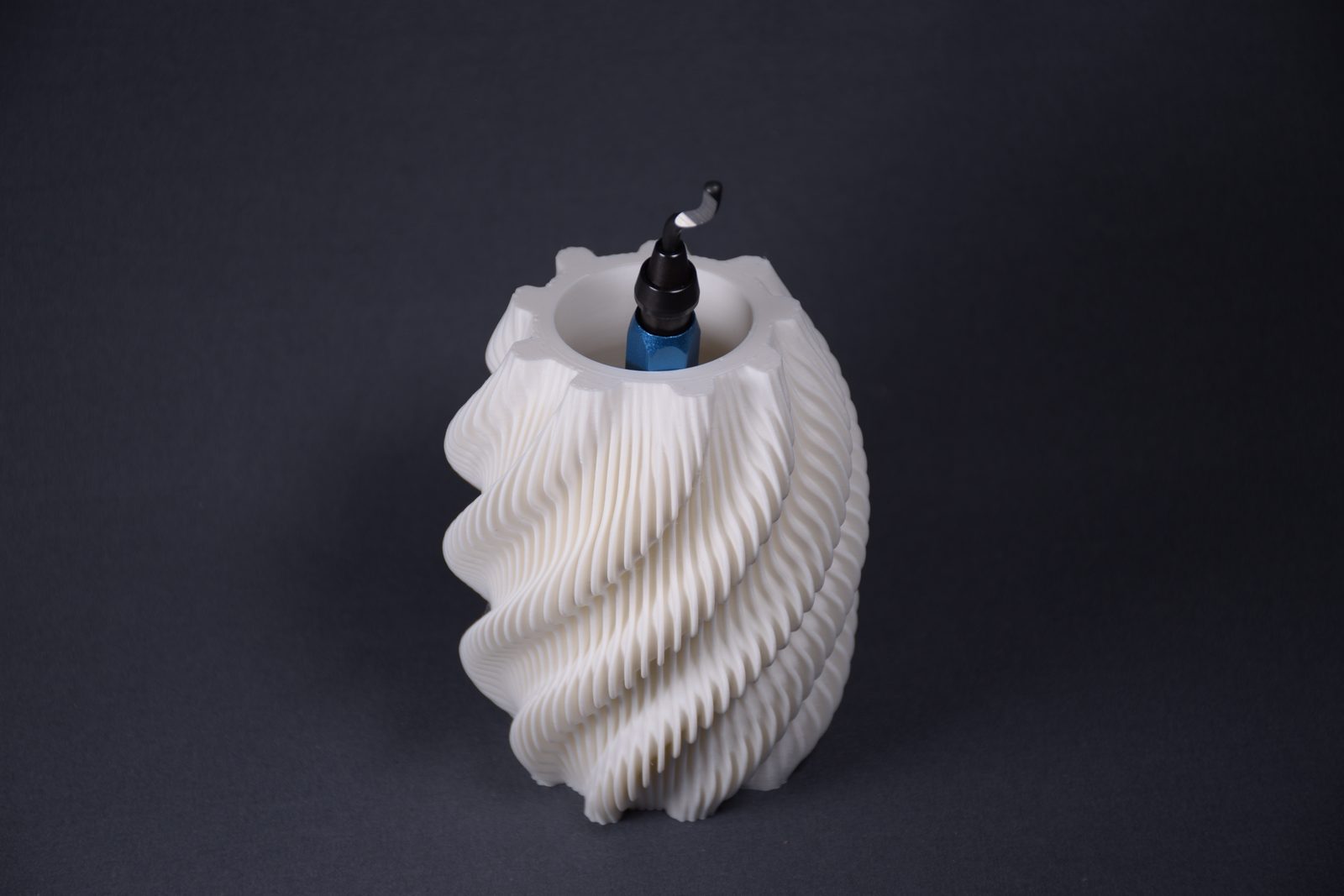 #28 Lunara Vase – One form. Infinite flow — vue 3