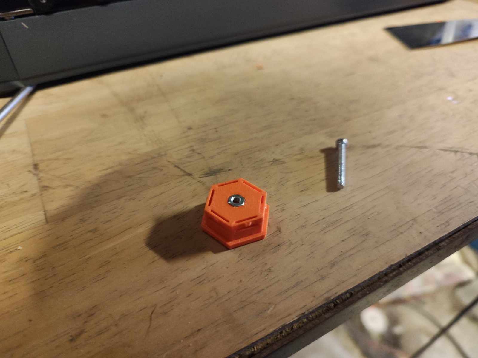 #29 HSW insert M3 Nut assembly — vue 3