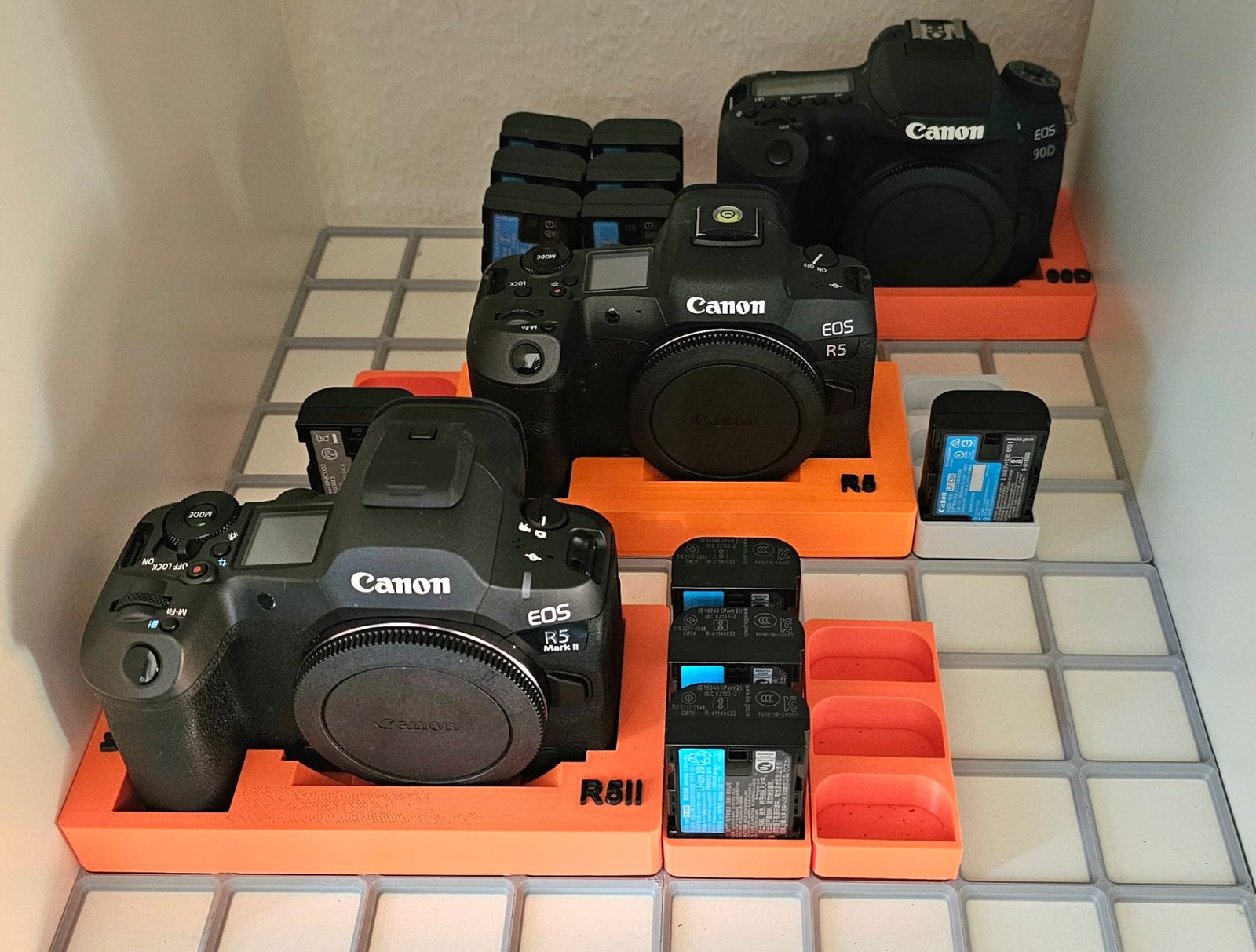 #30 Gridfinity Canon E6 Batterie Halterung 2x1 — vue 3