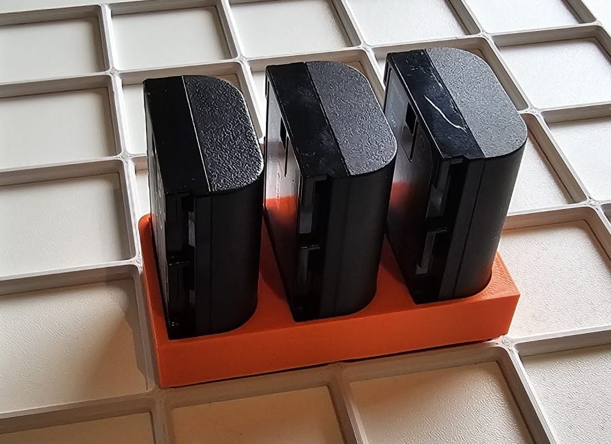 #30 Gridfinity Canon E6 Batterie Halterung 2x1 — vue 4