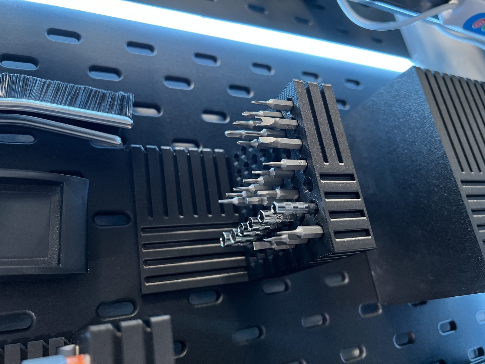 #30 OBSIDIAN - SKADIS Pegboard Boxes and Holders — vue 23