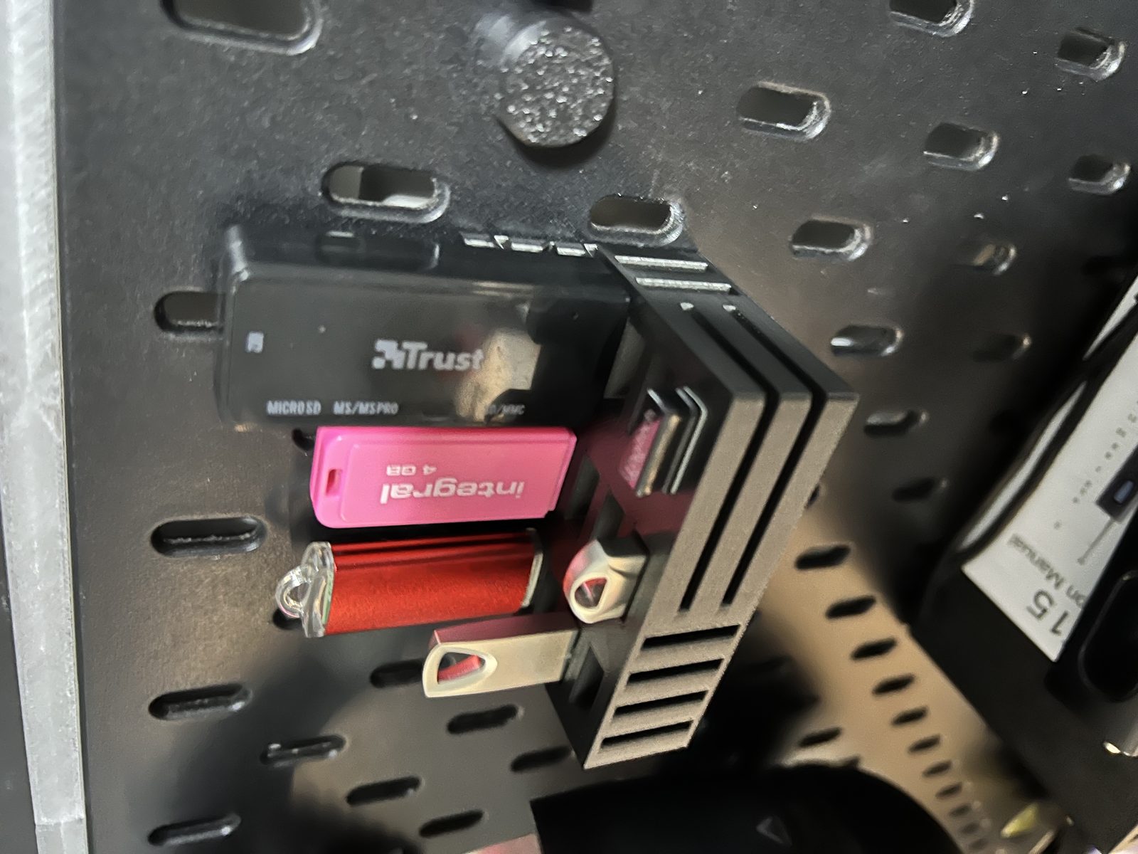 #30 OBSIDIAN - SKADIS Pegboard Boxes and Holders — vue 25