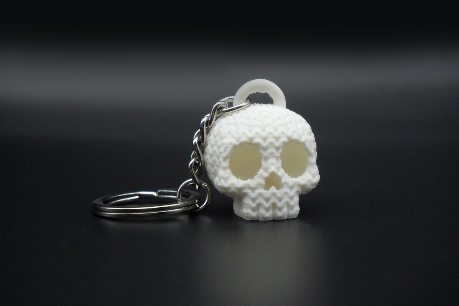 #31 Knitted Halloween Skull Keychain — vue 6