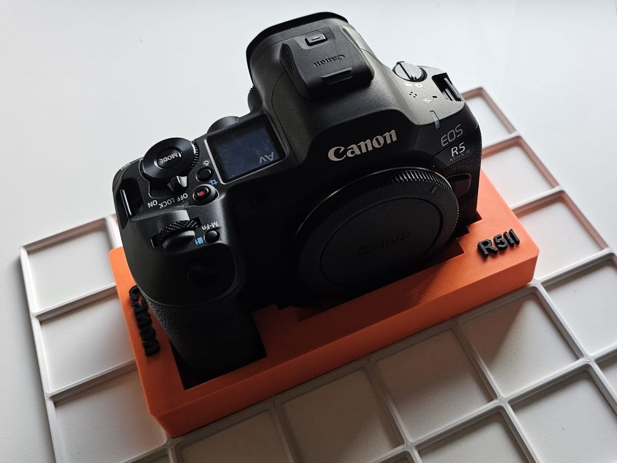 #32 Gridfinity CANON R5 MII Halterung 2x4 — vue 2