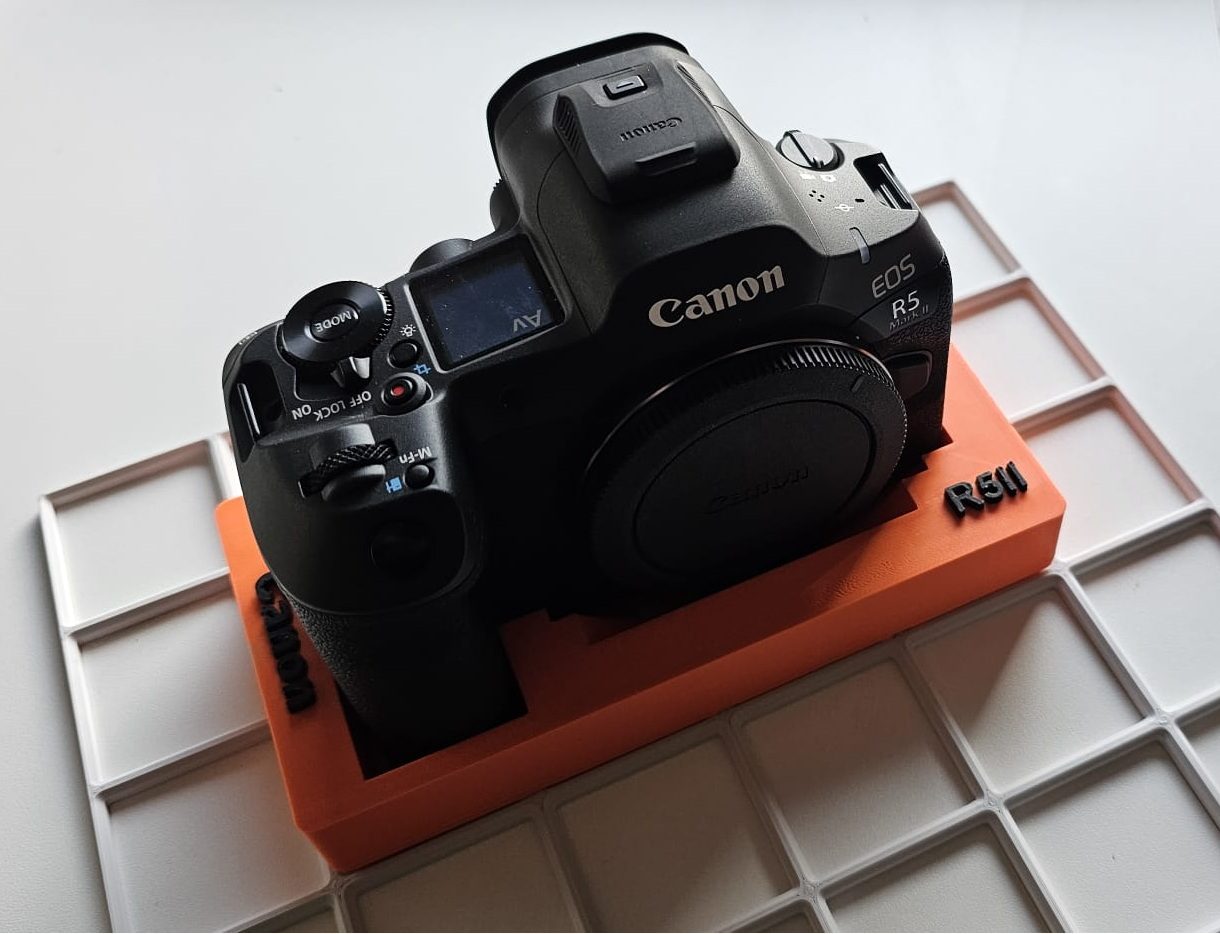 #32 Gridfinity CANON R5 MII Halterung 2x4 — vue 4