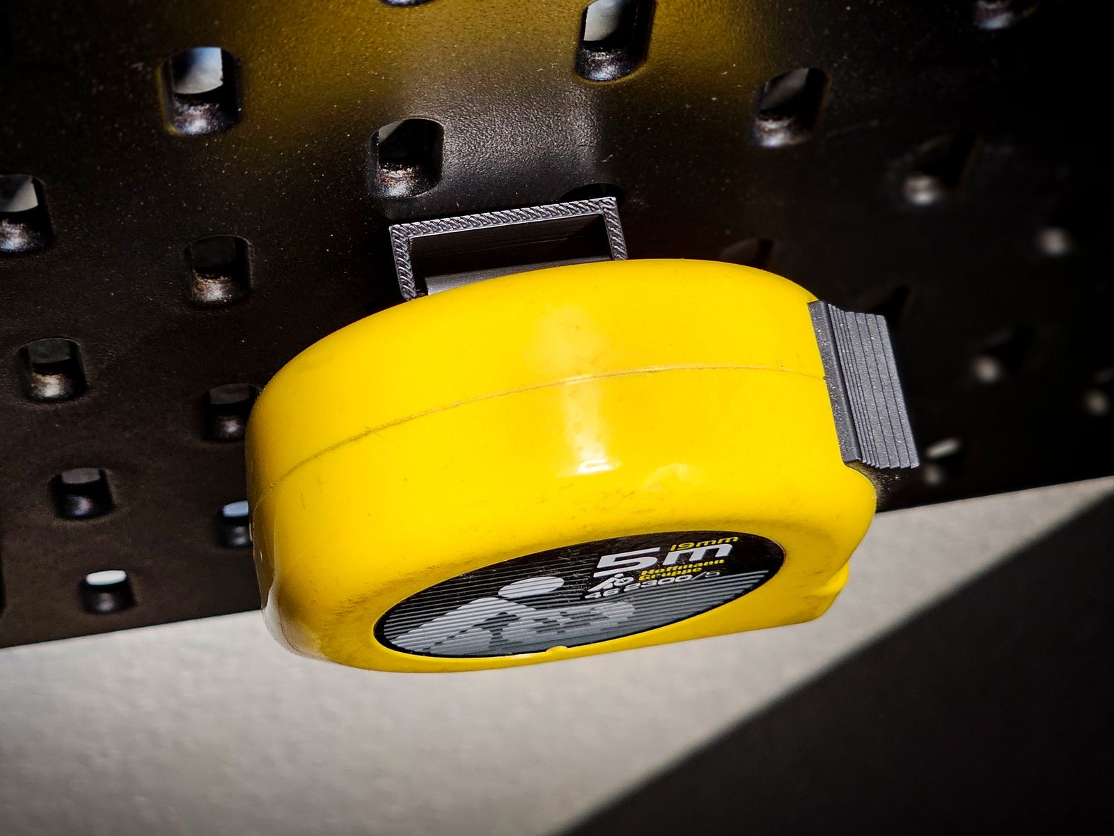 #32 Skadis Tape Measure Mount — vue 3