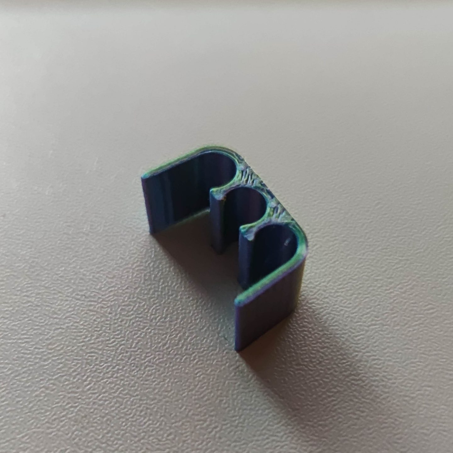 #33 Quick cable clip for honeycomb storage wall (HSW) — vue 2