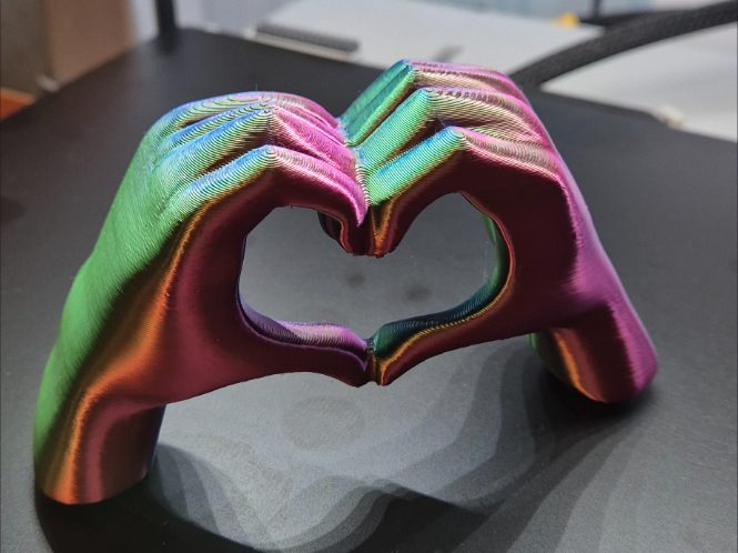 #33 Valentines Hands Heart Love Sculpture — vue 1