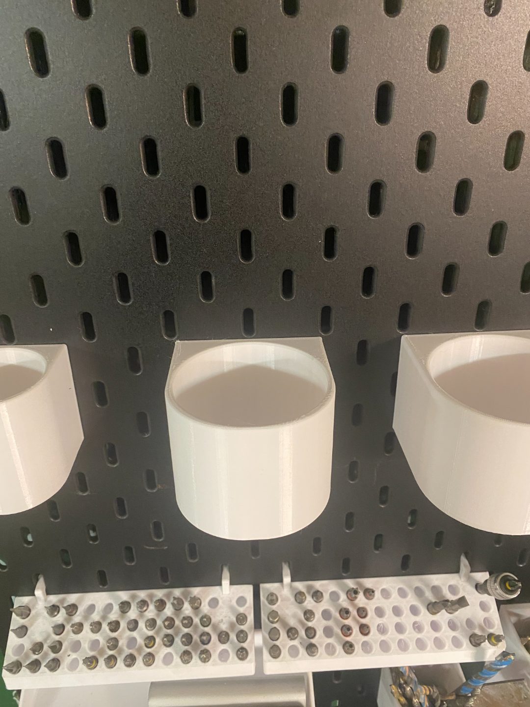 #37 Skadis bottle can holder 8 sizes — vue 1