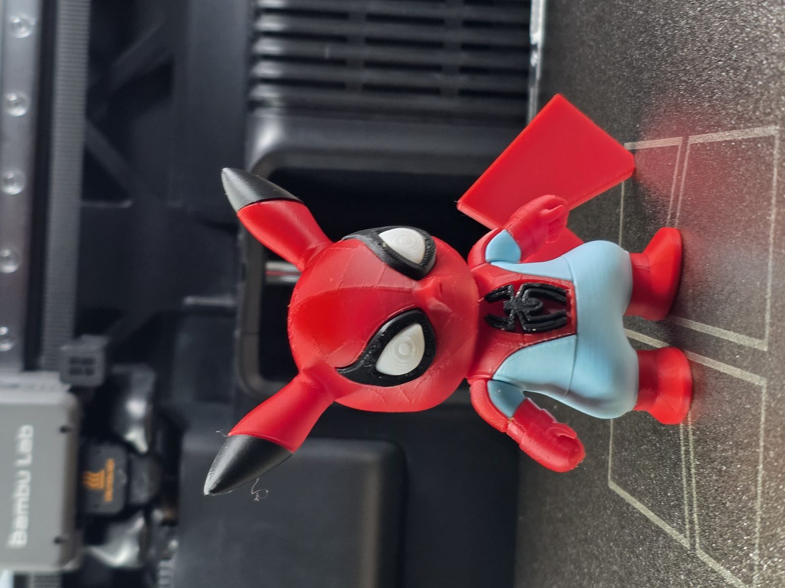 #37 Spider Man - Pikachu (Multiparts) — vue 7