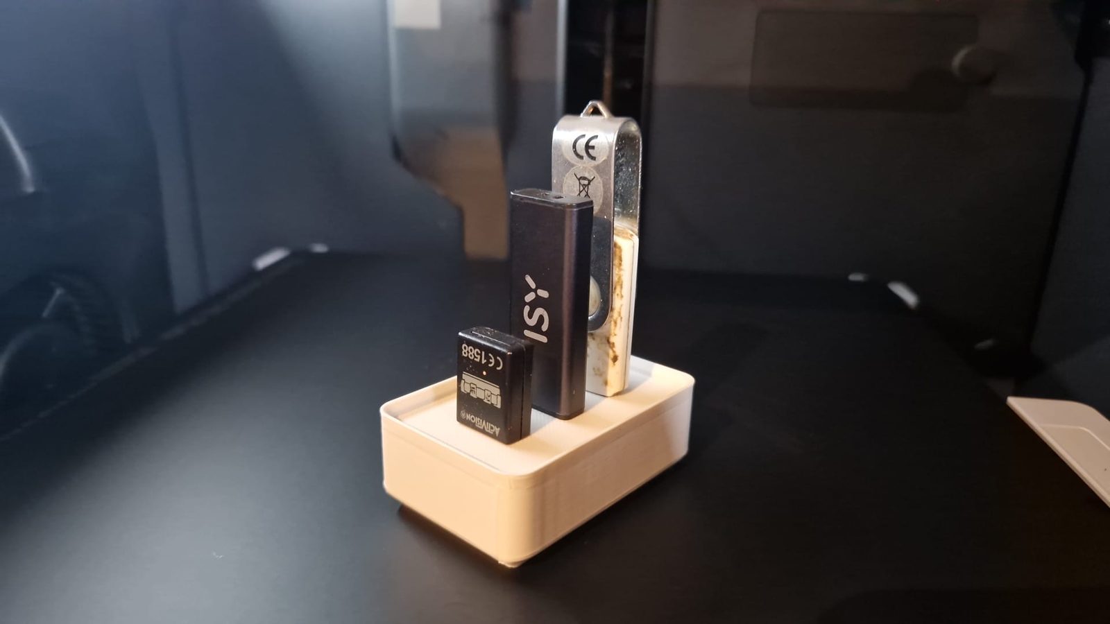 #38 Usb stick holder for 3, 5 and 7 slots — vue 3