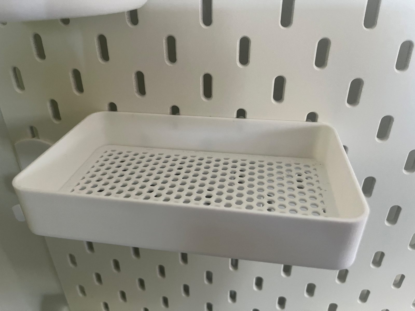 #39 Skadis tray with honeycomb bottom, 145x85x25mm — vue 3