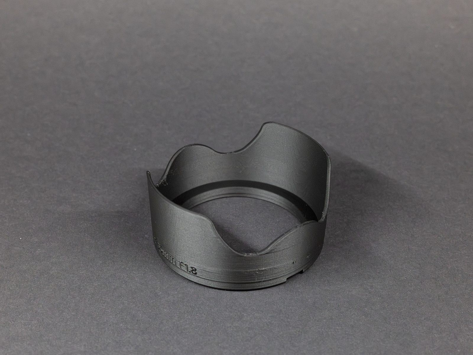 #41 Canon RF 35mm f 1.8 Macro IS STM Lens Hood — vue 1