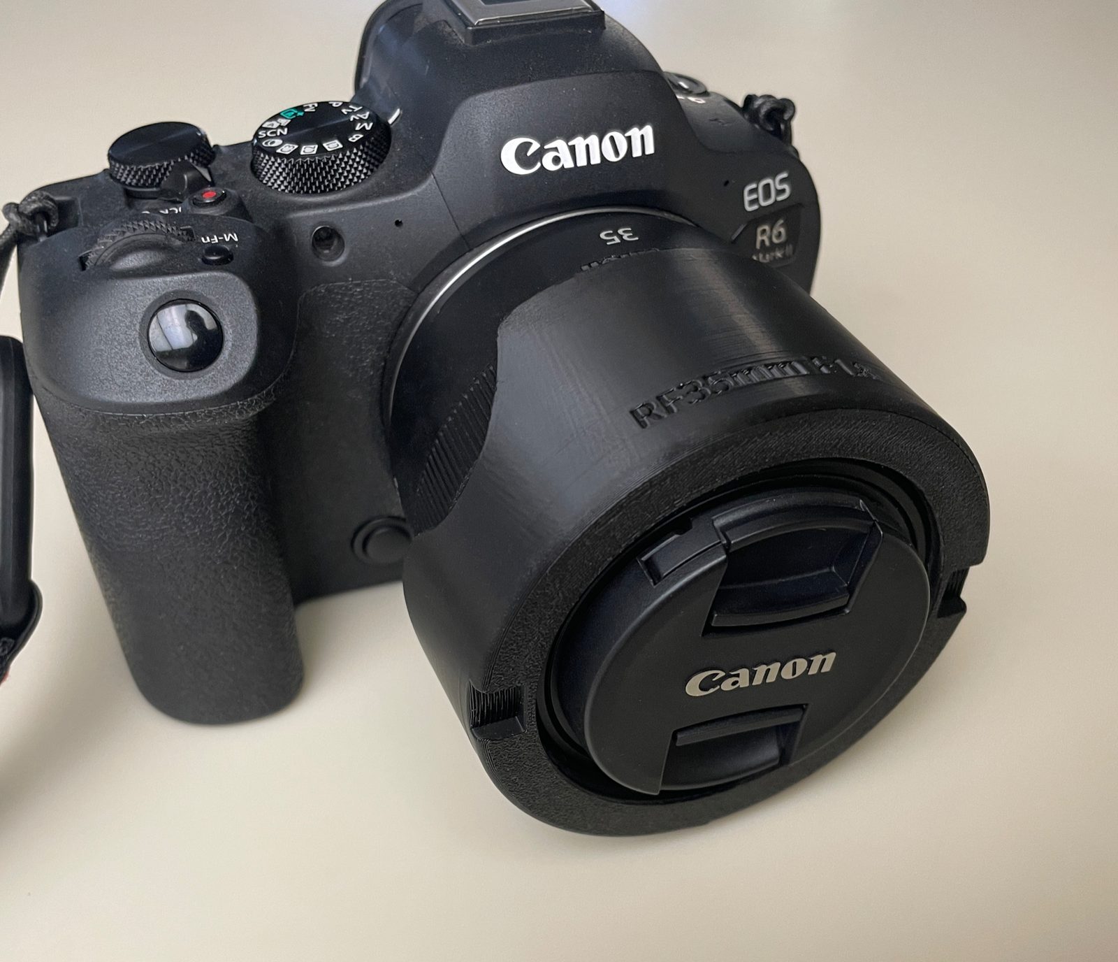 #41 Canon RF 35mm f 1.8 Macro IS STM Lens Hood — vue 8