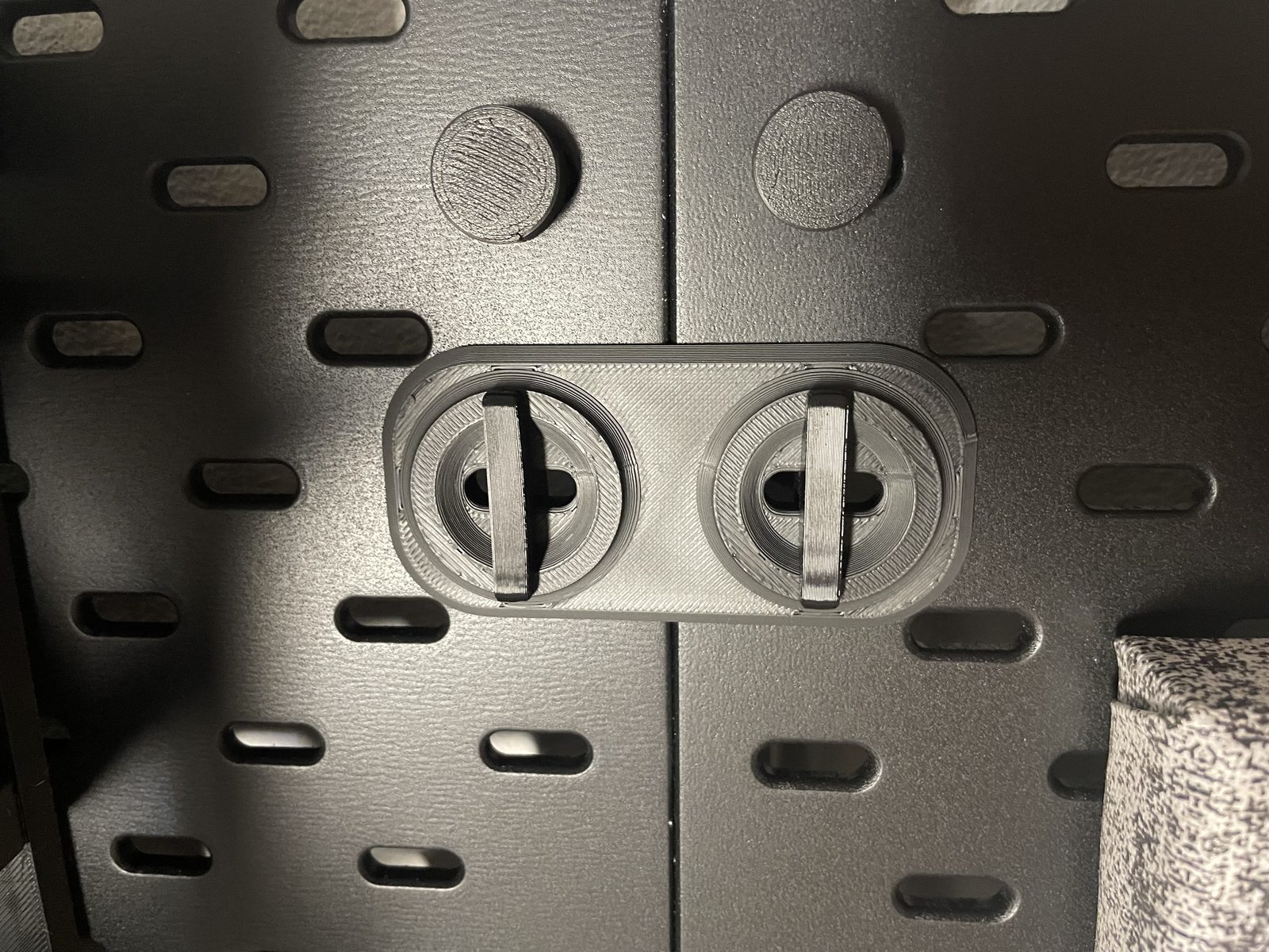 #42 Skadis T-clip connector — vue 1