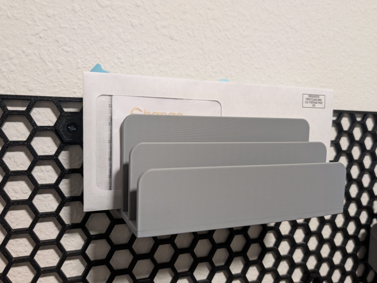 #44 HSW Mail Holder — vue 1