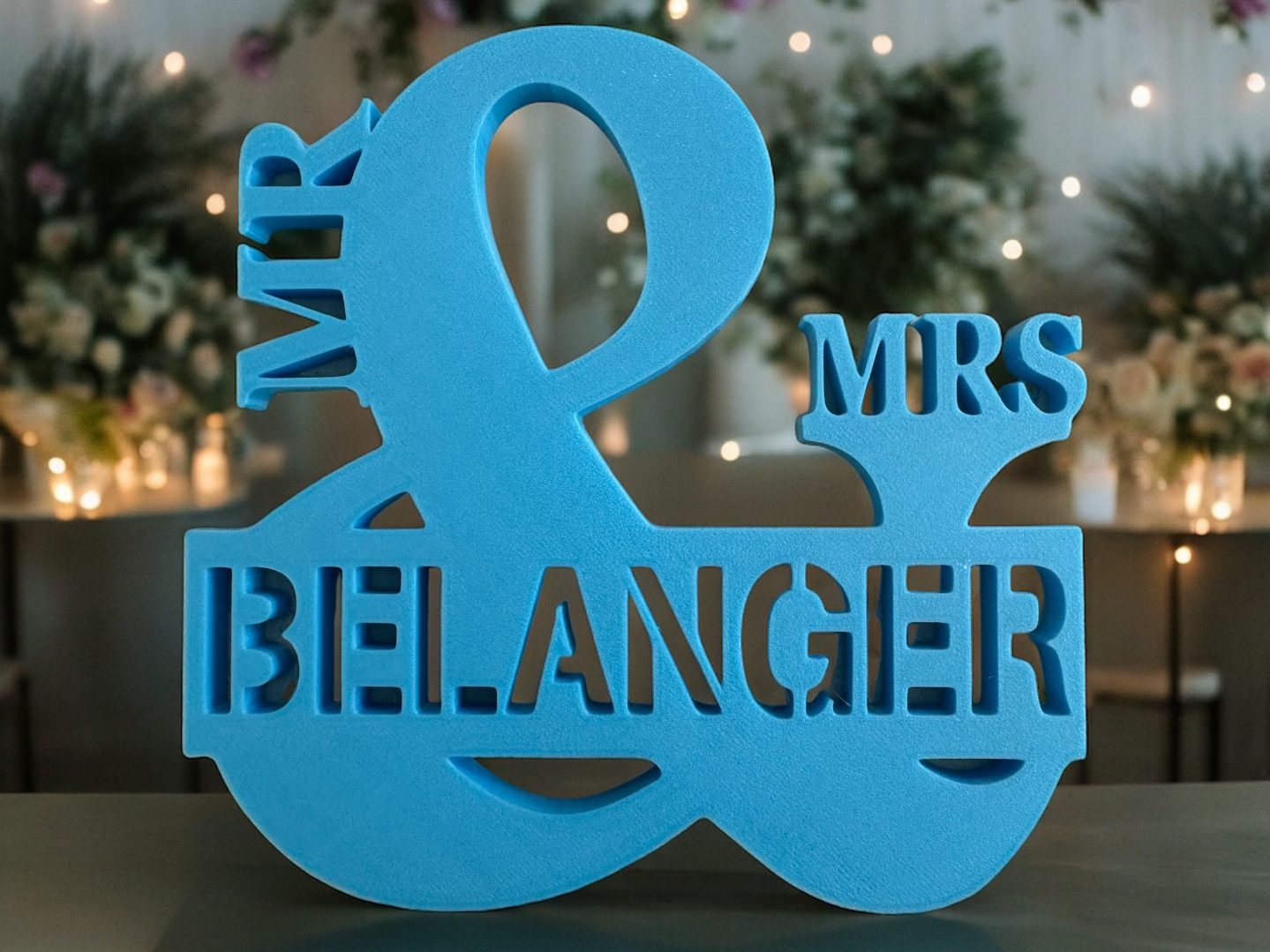 #45 Mr. and Mrs. personalized wedding decor — vue 2