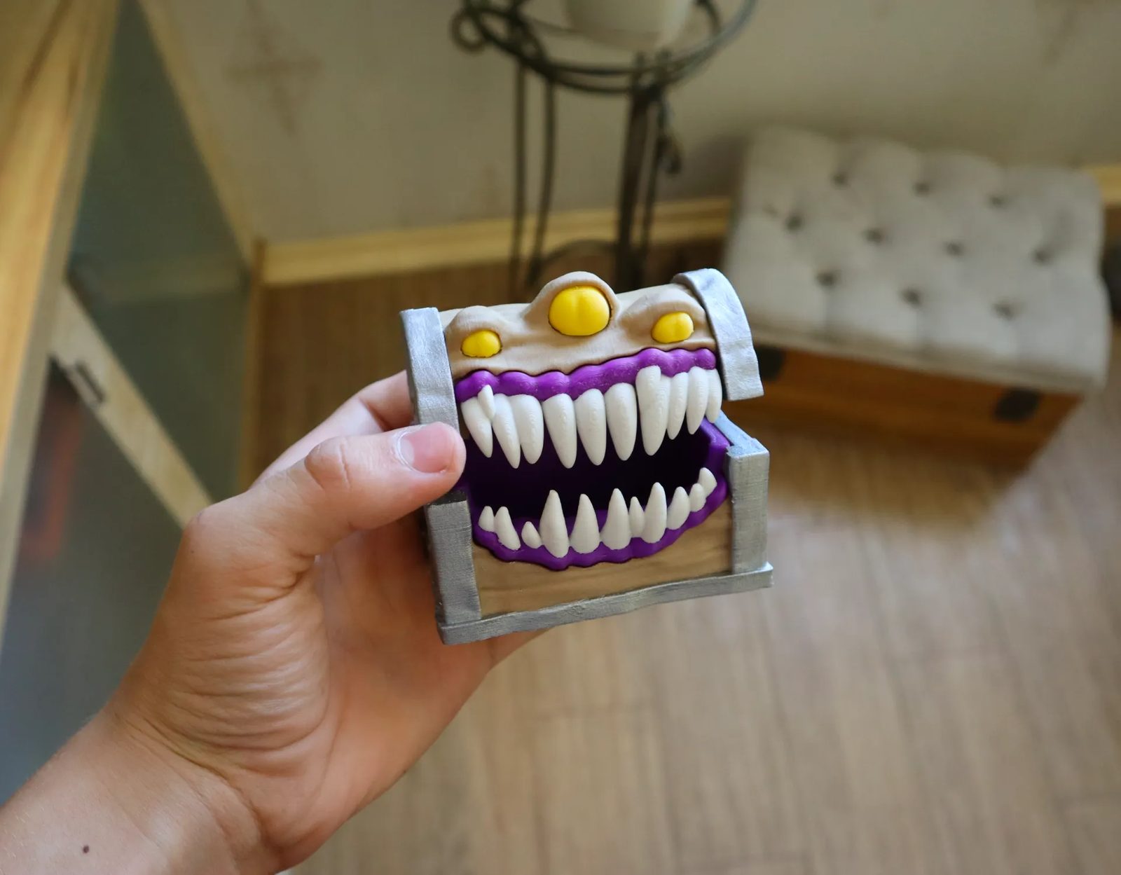 #46 Working Mimic Chest (with Double Bottom) — vue 7