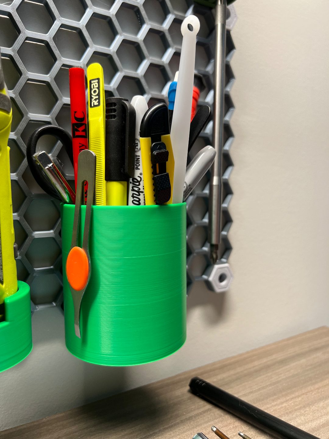 #47 Simple Pencil Cup HSW Honeycomb Storage Wall — vue 1
