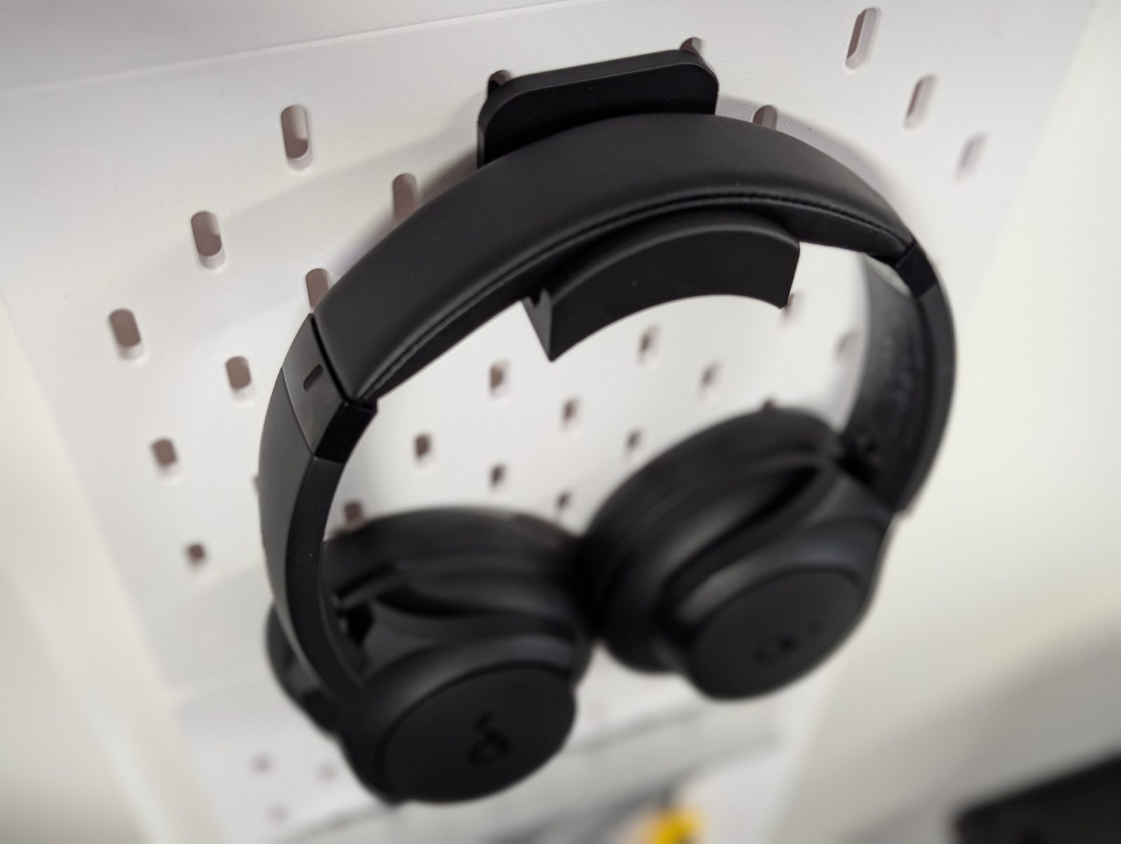 #48 Ikea Skadis Headphone Holder — vue 17