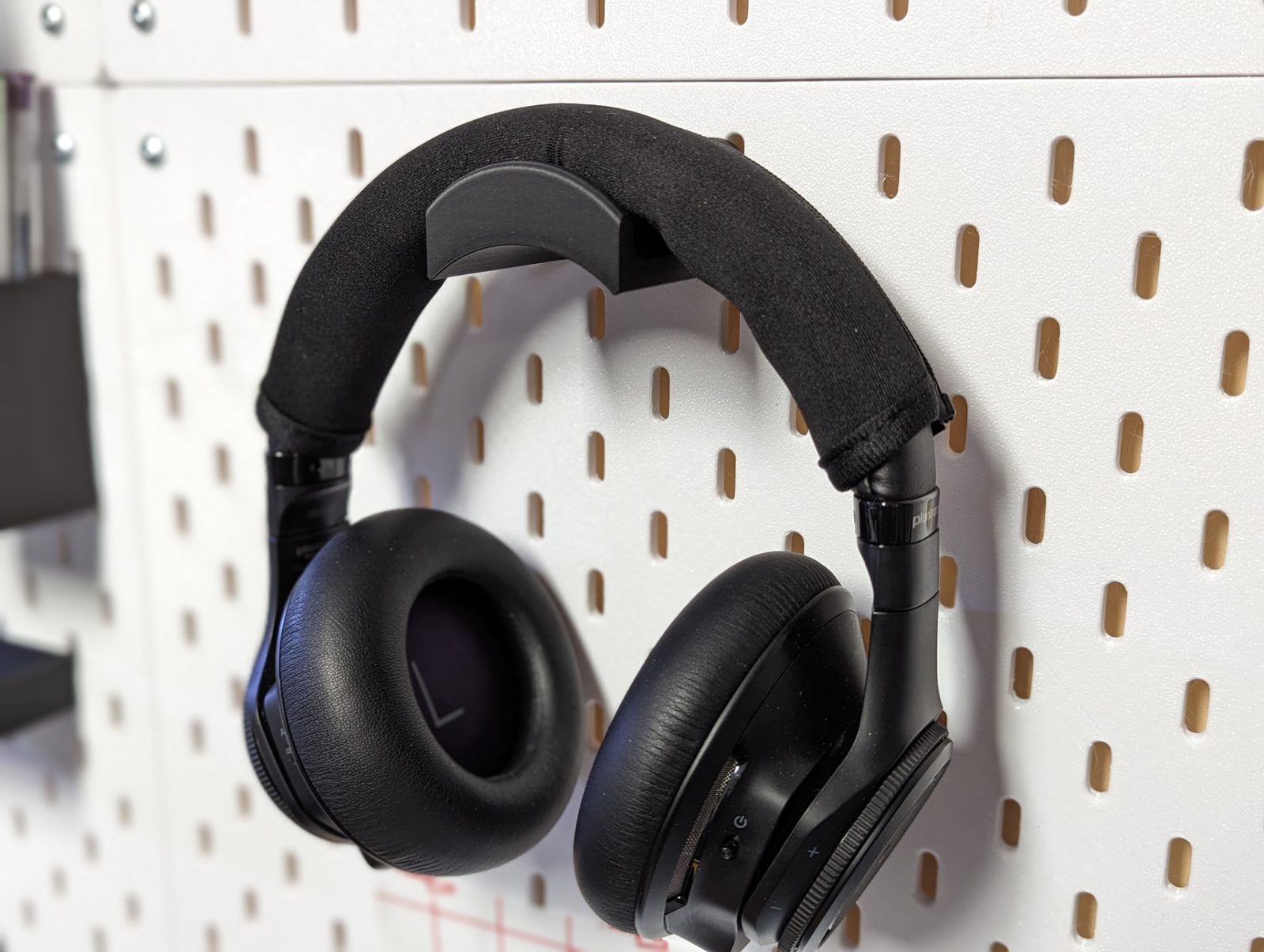 #48 Ikea Skadis Headphone Holder — vue 19