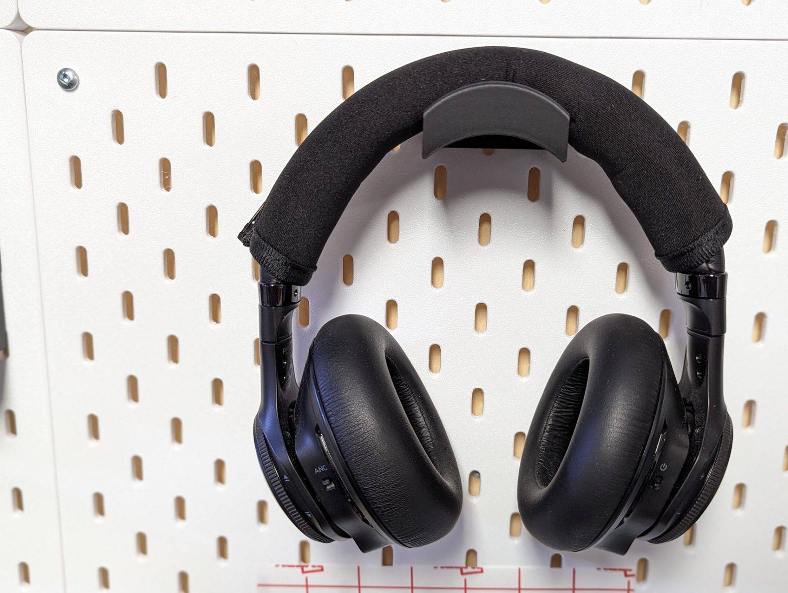 #48 Ikea Skadis Headphone Holder — vue 20