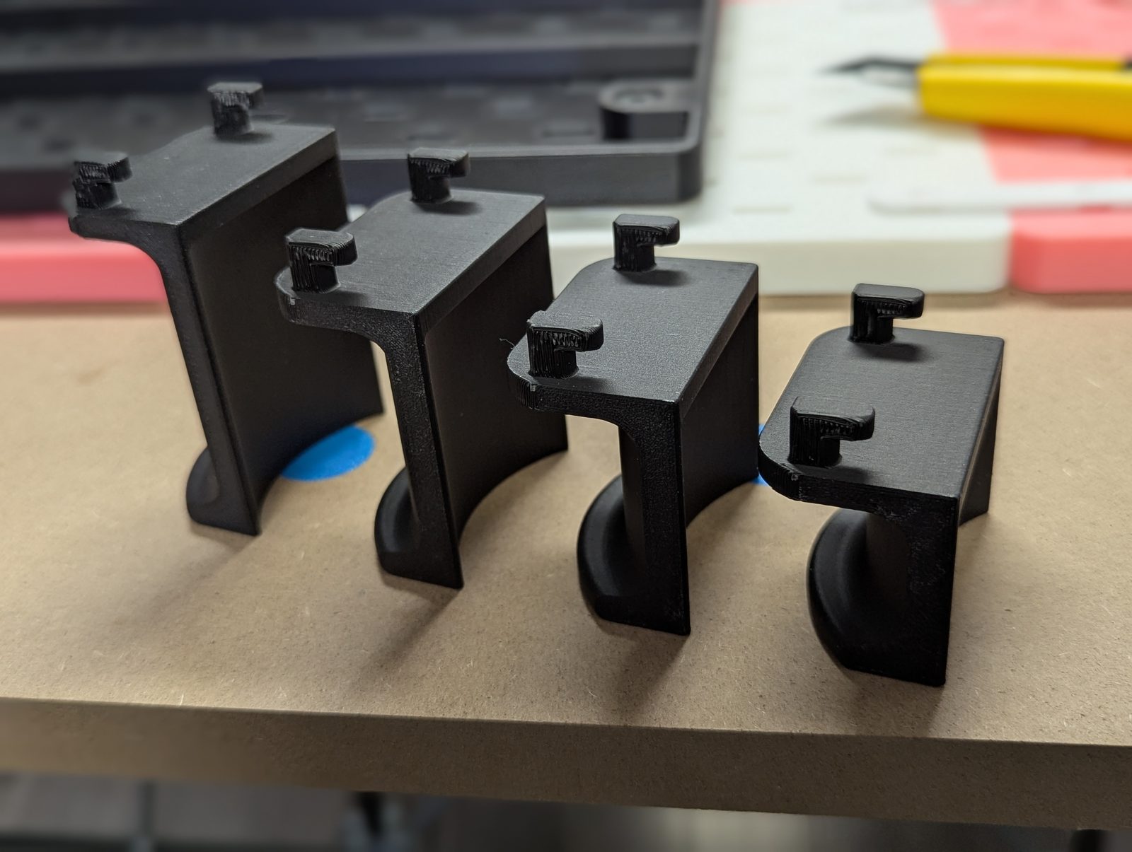 #48 Ikea Skadis Headphone Holder — vue 24