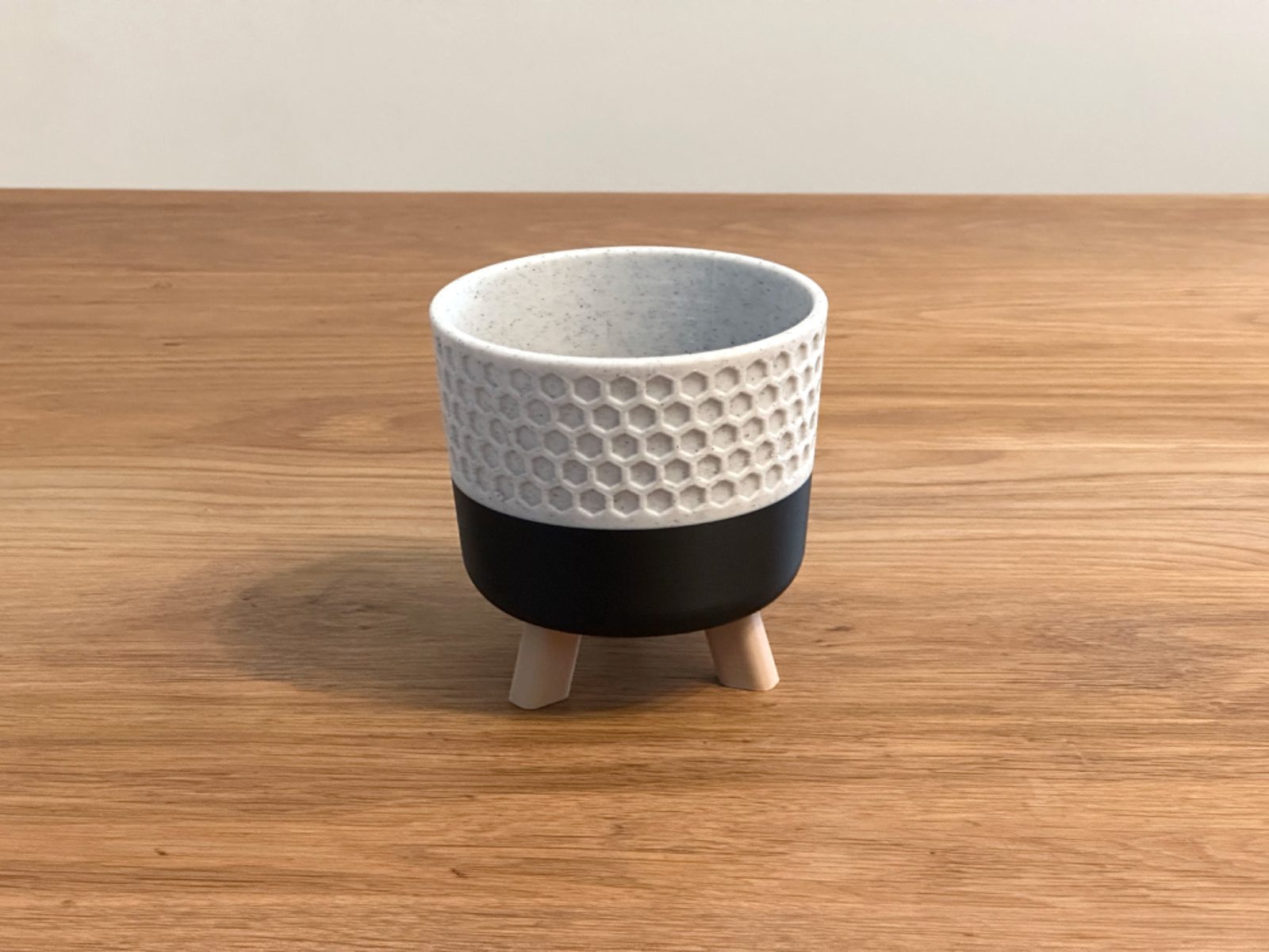 #49 Modern Plant Pot with Legs — vue 1