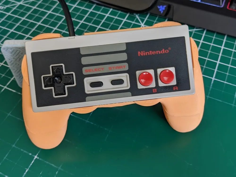 #58 NES CONTROLLER GRIP — vue 1