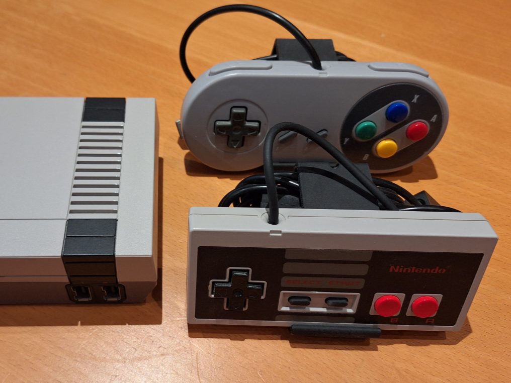 #60 NES SNES controller stand with cable management — vue 2