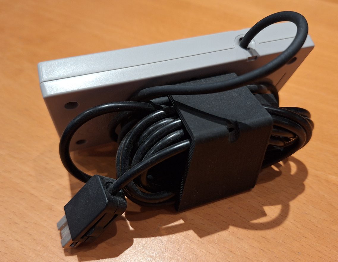 #60 NES SNES controller stand with cable management — vue 7