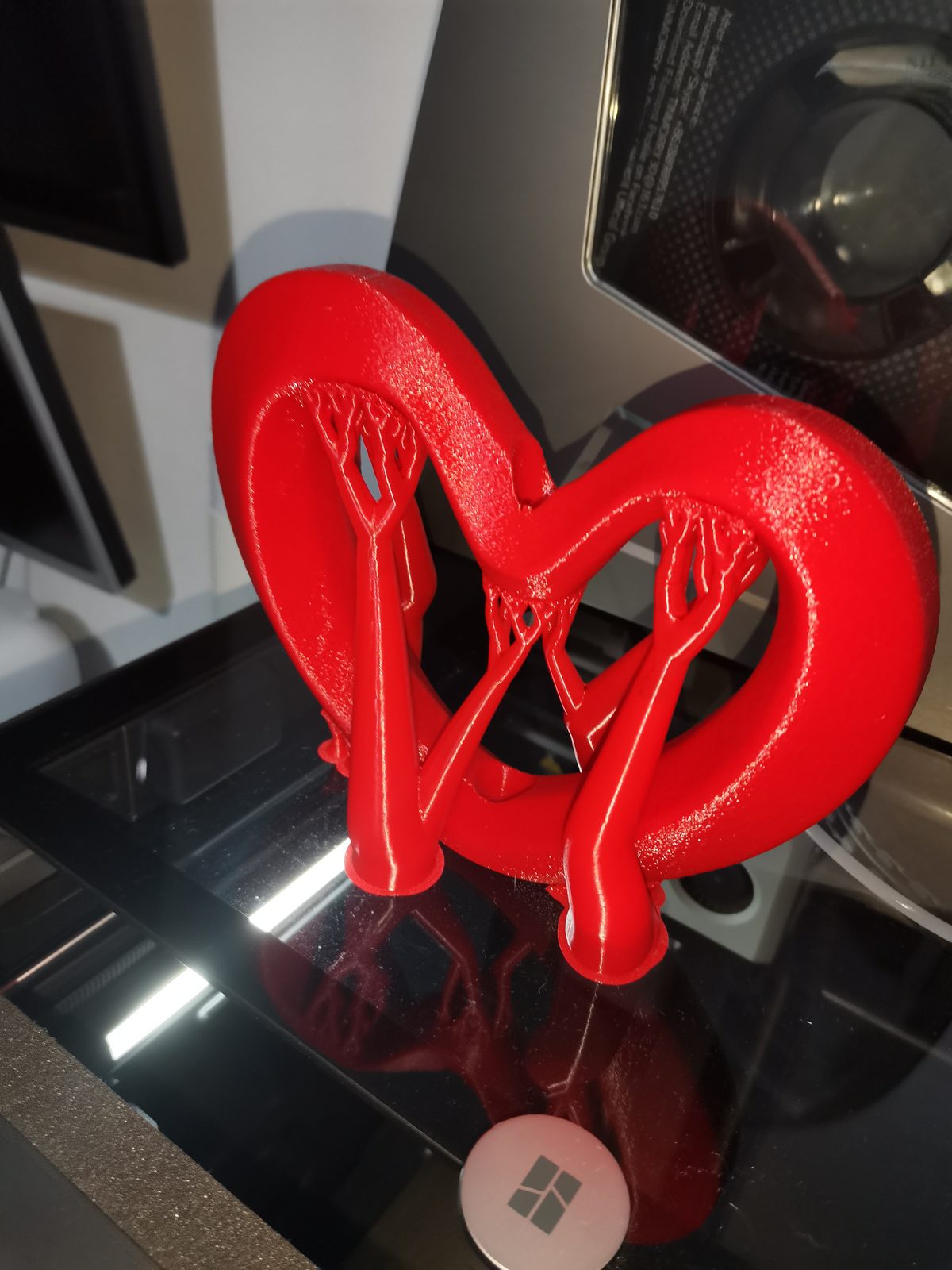 #61 Valentines Heart Vase — vue 3