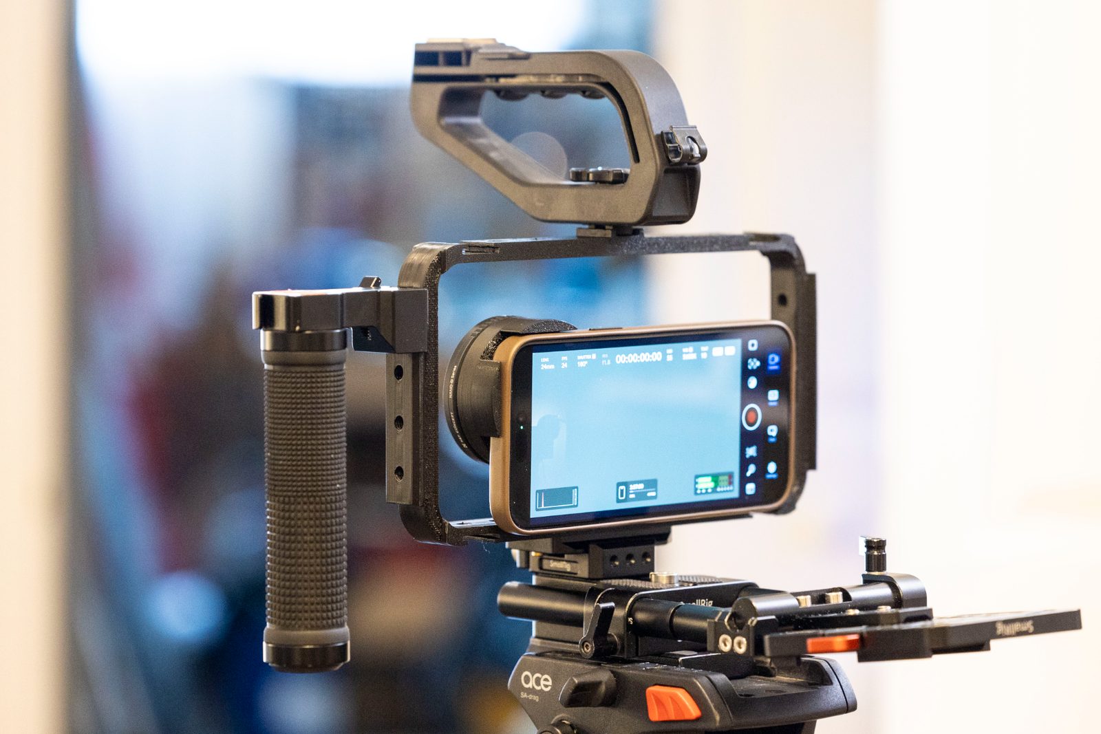 #62 Cage for phone photograhpy - mirrorless cameras — vue 4