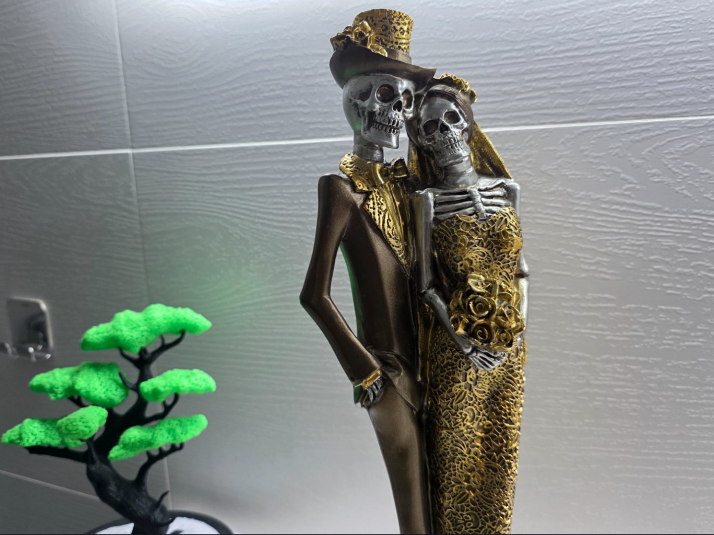 #63 A loving Mexican couple of skeletons ) — vue 2